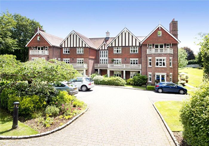 2 Bedroom Flat To Rent In Park View, Seal Hollow Road, Sevenoaks, Kent, TN13