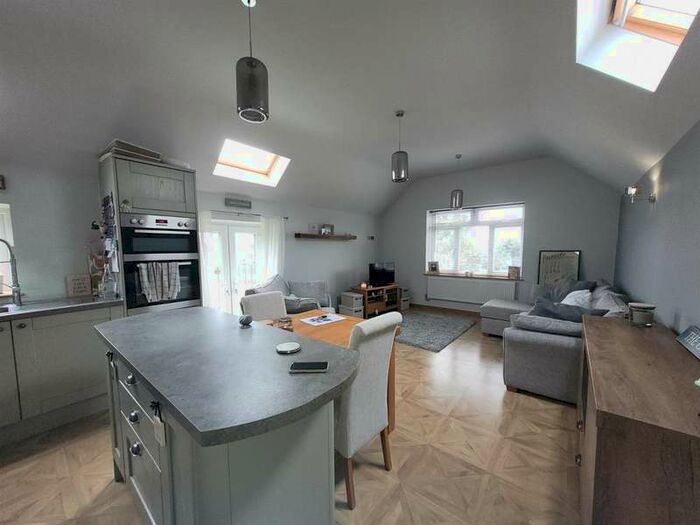 1 Bedroom Flat To Rent In Stoke Road, Hoo, Rochester, ME3