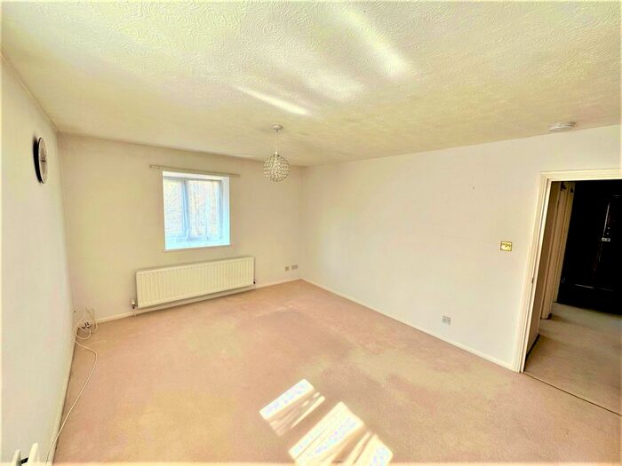 2 Bedroom Flat To Rent In Kingsleigh Place, Mitcham, Surrey, CR4