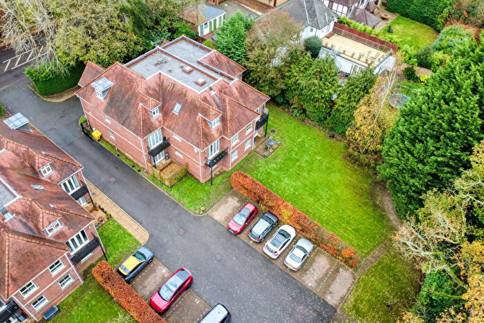 2 Bedroom Apartment For Sale In Tudor Court, London Road, Windlesham, GU2