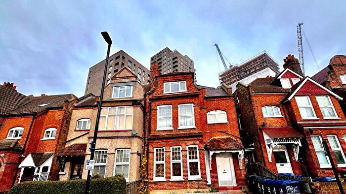 1 Bedroom Flat To Rent In Emanuel Avenue, London, W3