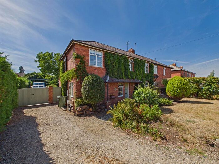 3 Bedroom Semi Detached House For Sale In Laburnum Walk, Upton-Upon-Severn, WR8