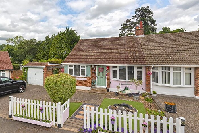 2 Bedroom Bungalow For Sale In Lilac Place, Meopham, DA13