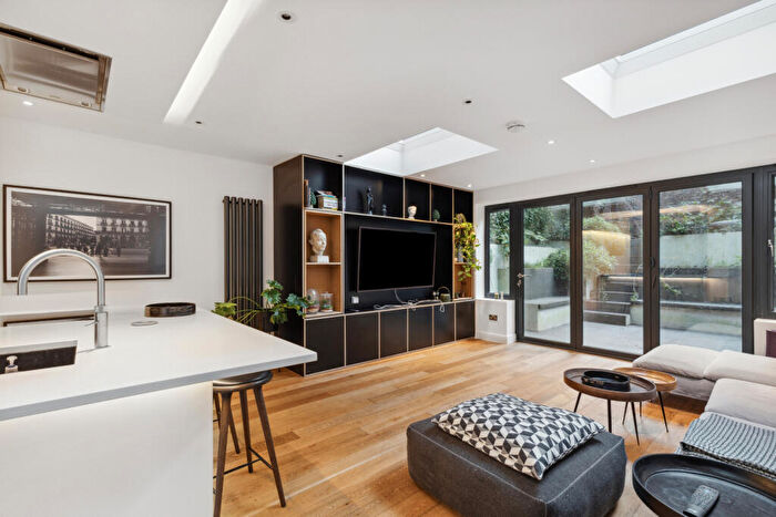 2 Bedroom Flat For Sale In Finborough Road, Chelsea, SW10