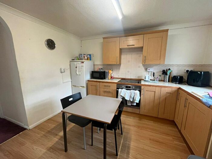 4 Bedroom Semi-Detached House To Rent In Beecroft Close, Canterbury, CT2