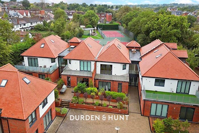 2 Bedroom Apartment To Rent In Eden Avenue, Chigwell, IG7