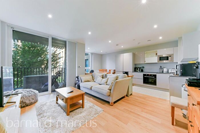 2 Bedroom Flat For Sale In Plough Lane, London, SW17