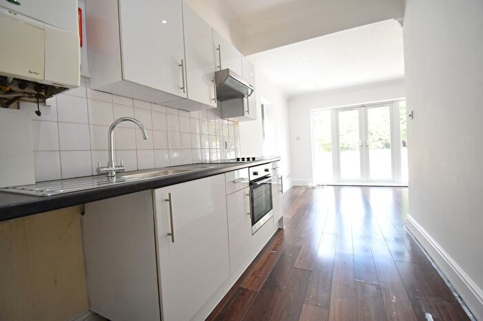 2 Bedroom Flat To Rent In Baker Street, Enfield, Greater London, EN1