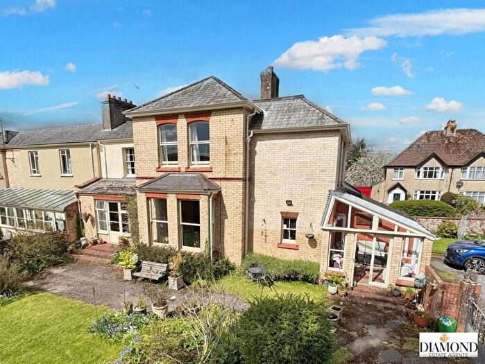 5 Bedroom Semi-Detached House For Sale In Cowleymoor Road, Tiverton, EX16