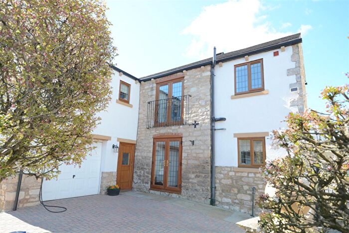 5 Bedroom Detached House For Sale In Chestnut Gardens, Sherburn In Elmet, LS25