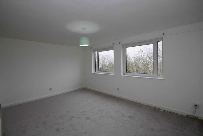 2 Bedroom Flat To Rent In Close To Hemel Hempstead Train Station, HP1