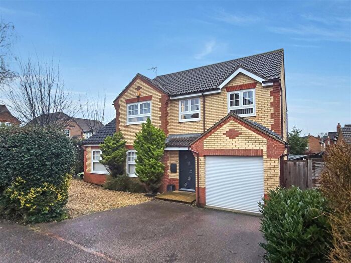 4 Bedroom Detached House For Sale In Kirkstall Place, Oldbrook, Milton Keynes, MK6