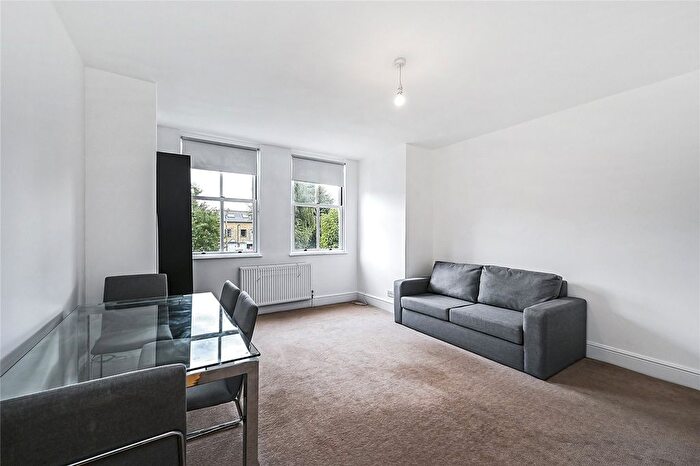 3 Bedroom Flat To Rent In Steele Road, London, W4