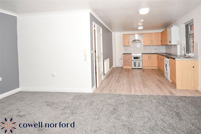 2 Bedroom Flat For Sale In Halliwell Street, Milnrow, Rochdale, Greater Manchester, OL16