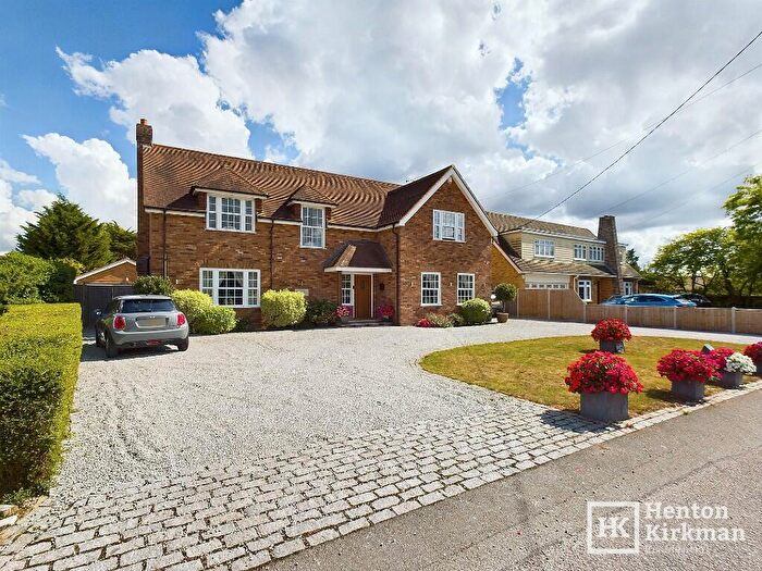 4 Bedroom Detached House For Sale In Orchard Avenue, Ramsden Bellhouse. Billericay, CM11
