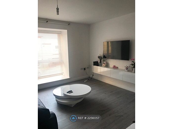 2 Bedroom Flat To Rent In Stilton Close, Aylesbury, HP19