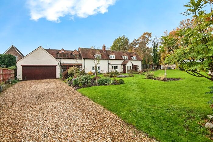 3 Bedroom Cottage For Sale In Norton Close, Redditch, Worcestershire, B98