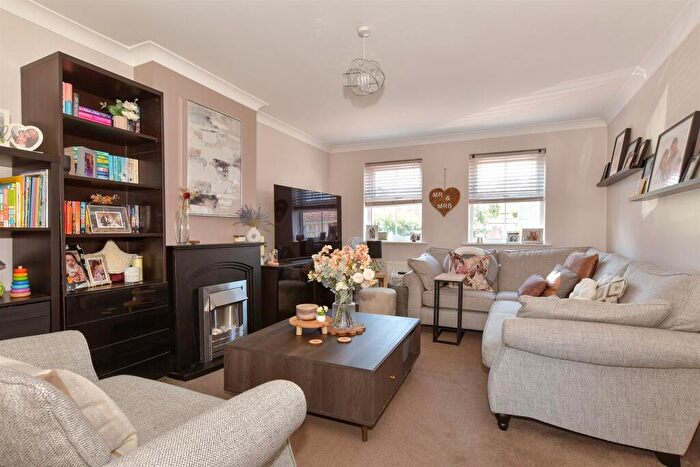 3 Bedroom Detached House For Sale In Walsby Drive, Kemsley, Sittingbourne, Kent, ME10