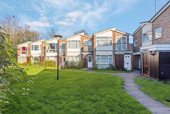 1 Bedroom Flat For Sale In The Larches, Bushey, WD23