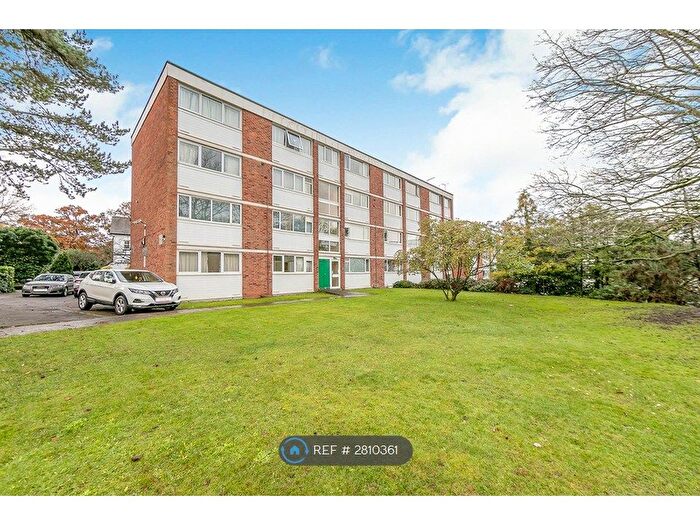 2 Bedroom Flat To Rent In Petworth Court, Reading, RG1