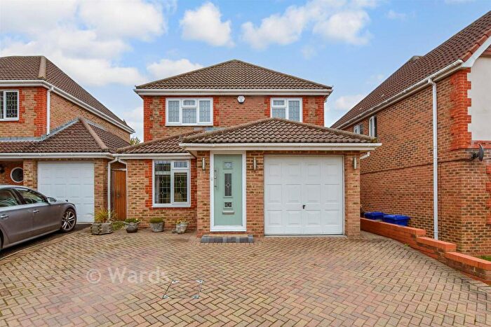 3 Bedroom Detached House For Sale In Cinnabar Drive, Sittingbourne, Kent, ME10