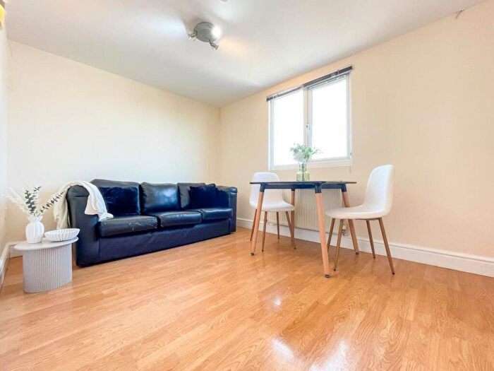 1 Bedroom Flat To Rent In Russell Street, Cardiff, CF24