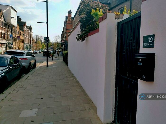 2 Bedroom Bungalow To Rent In Staplehurst Road, London, SE13