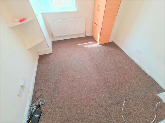 2 Bedroom Flat To Rent In Flat, A Woodgrange Road, London, E7