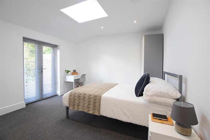 2 Bedroom Apartment To Rent In High Street - En Suite Apartment - /, LN5