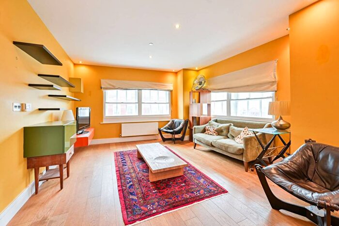 2 Bedroom Flat To Rent In Borough High Street, London Bridge, London, SE1