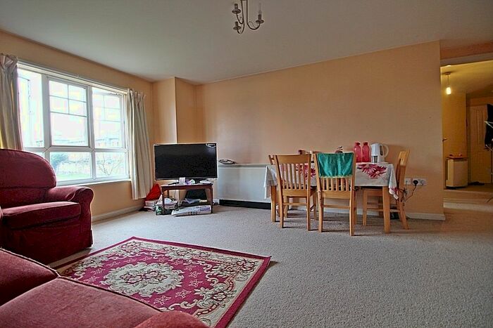 2 Bedroom Flat To Rent In Perkin Close, Hounslow, TW3