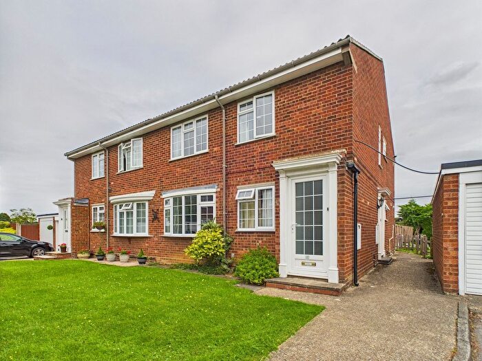 2 Bedroom Maisonette For Sale In King Georges Close, Hitchin, SG5