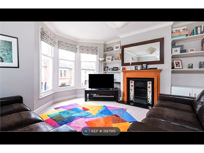 3 Bedroom Maisonette To Rent In Haverhill Road, London, SW12
