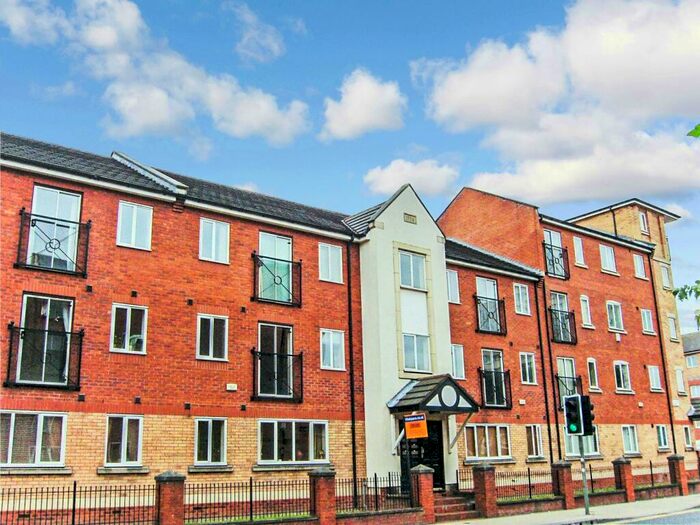 2 Bedroom Flat To Rent In Stretford Road, Hulme, Manchester, M15