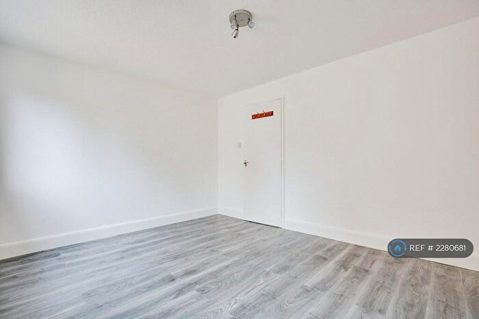1 Bedroom Flat To Rent In Cornmow Drive, London, NW10