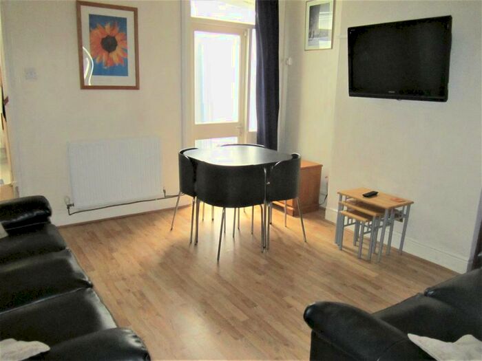 6 Bedroom Terraced House To Rent In Warwards Lane, Selly Oak, Birmingham, B29