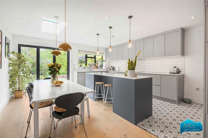 3 Bedroom Semi-Detached House To Rent In Whitehouse Way, Southgate, London, N14