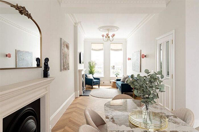 3 Bedroom Flat For Sale In Abingdon Road, London, W8