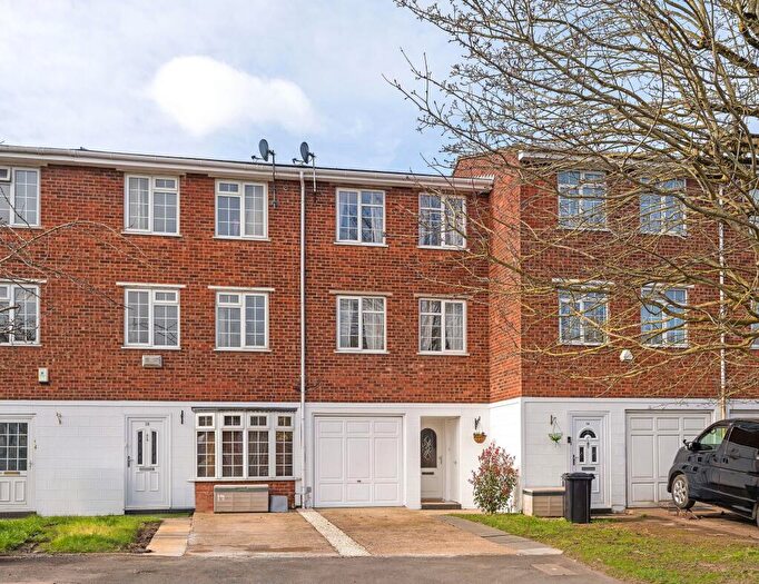 4 Bedroom Terraced House For Sale In Station Approach, Chelsfield, BR6