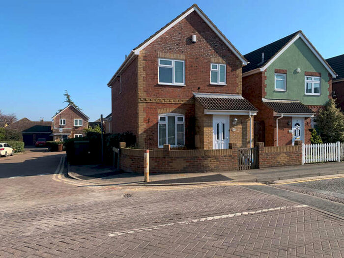 3 Bedroom Detached House To Rent In Longley Road, Gillingham, ME8