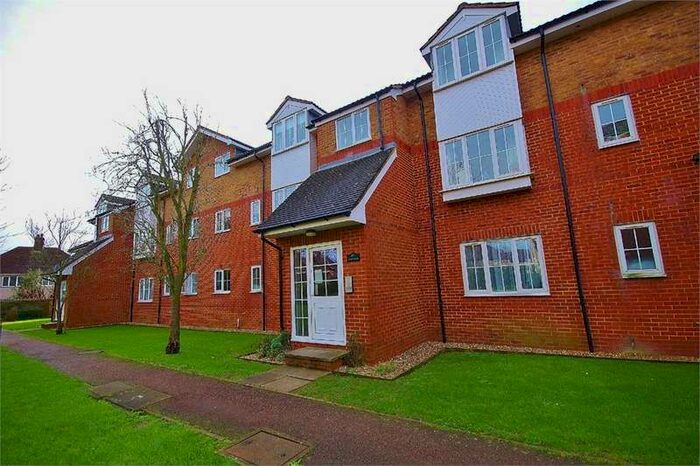 Studio To Rent In Holm Oak Park, Watford, WD18