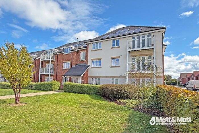 2 Bedroom Flat For Sale In Maple Court, Readwin Crescent, Wokingham, Berkshire, RG40