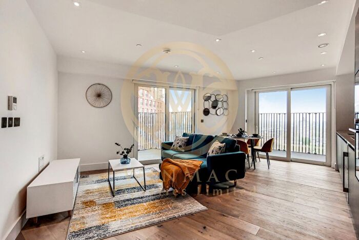 2 Bedroom Flat To Rent In A Exchange Gardens, London, SW8