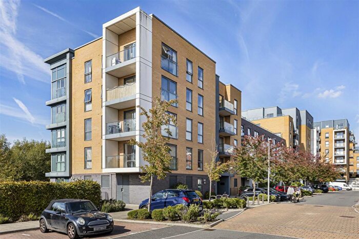 2 Bedroom Flat For Sale In Cygnet House, Drake Way, Kennet Island, RG2