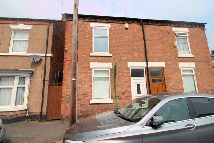 2 Bedroom House To Rent In Victoria Crescent, Staffordshire, DE14
