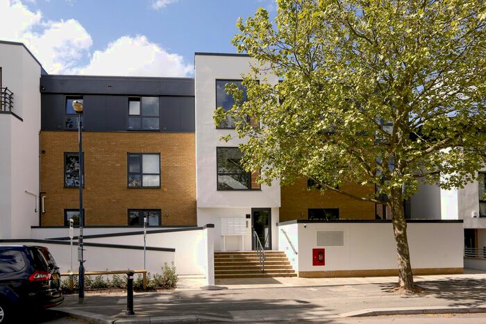 1 Bedroom Flat To Rent In Somerset Road, Teddington, TW11