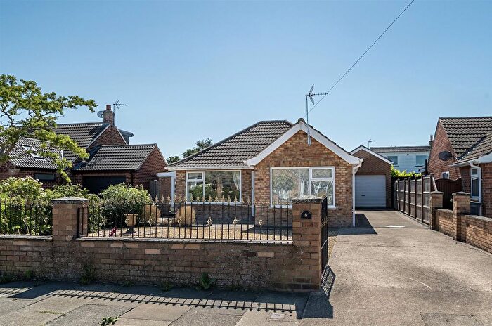 3 Bedroom Detached Bungalow For Sale In Elmpark Way, York, YO31