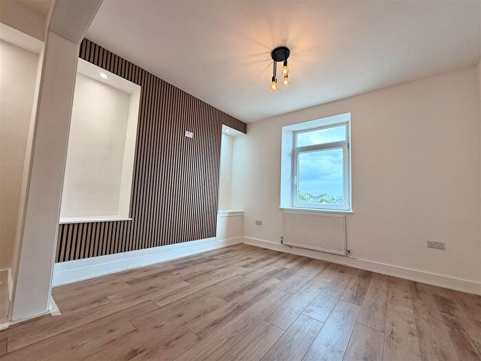 3 Bedroom Property To Rent In Pentregethin Road, Cwmbwrla, Swansea, SA5