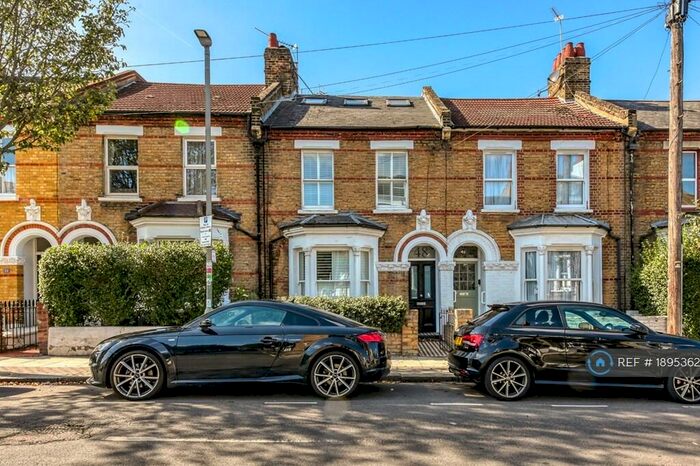 2 Bedroom Flat To Rent In Taybridge Road, London, SW11