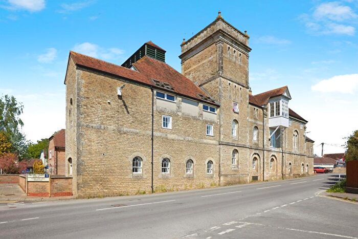 2 Bedroom Apartment For Sale In Milford Court, Gillingham, SP8